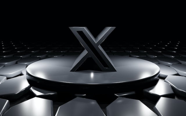 Elon Musk Puts the ‘X’ to Replace Twitter’s Winged Icon